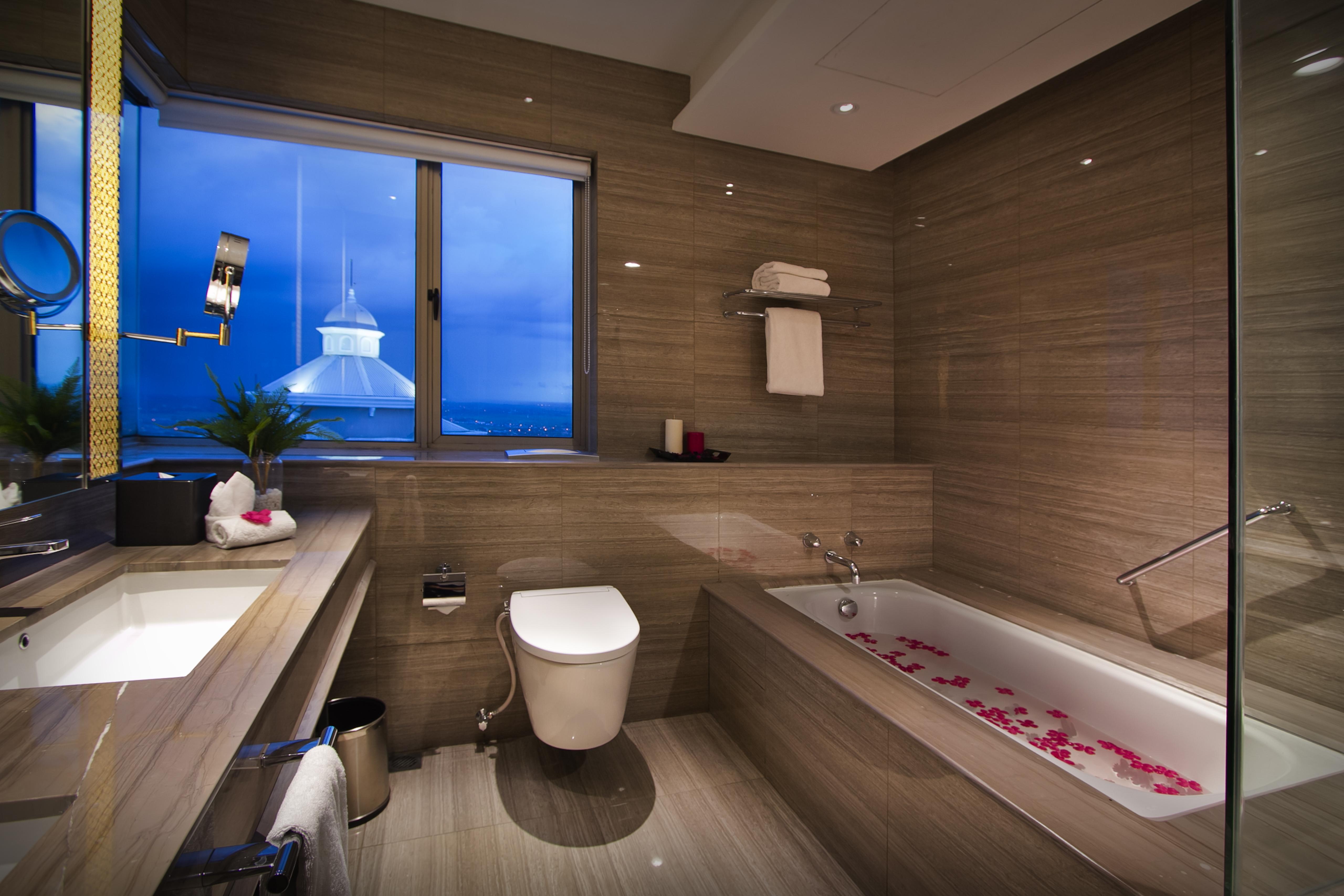 Ascott Waterplace Сурабая Экстерьер фото