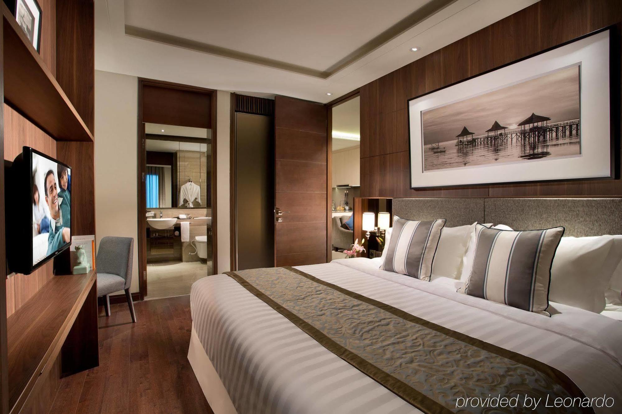 Ascott Waterplace Сурабая Экстерьер фото
